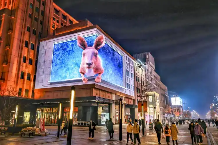 大美东城福袋满满麦浪滚滚王府井灯光璀璨迎新年