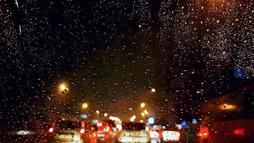 下雨天夜晚视频