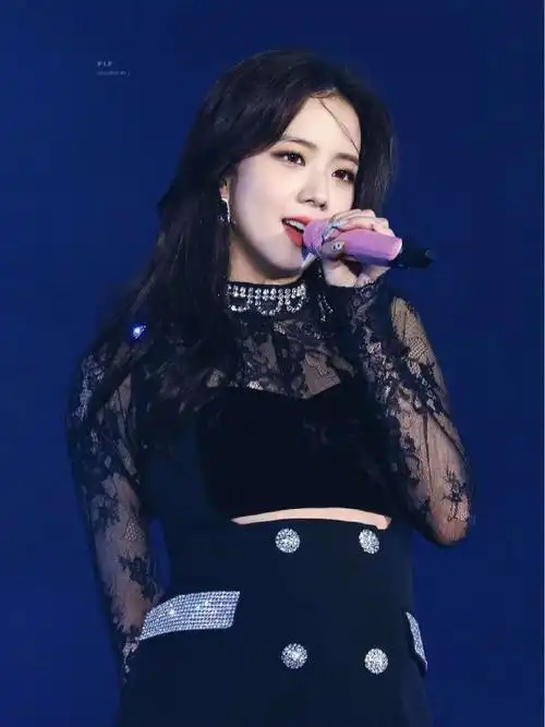 black pink金智秀jisoo舞台风造型