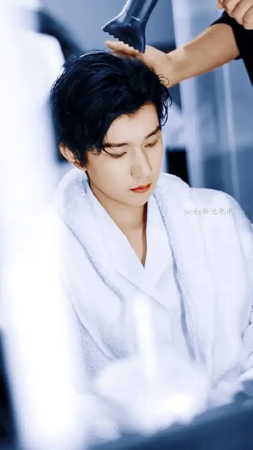 王源##王源无袖白衬衫