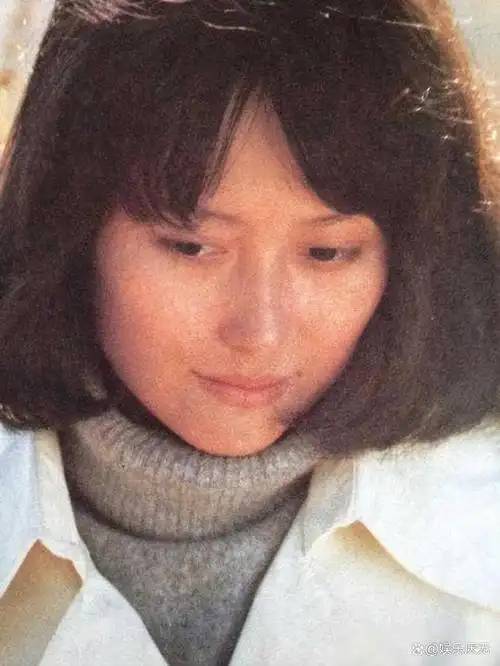 左翎初婚嫁大8岁演员二婚嫁给富商如今60岁被宠成公主