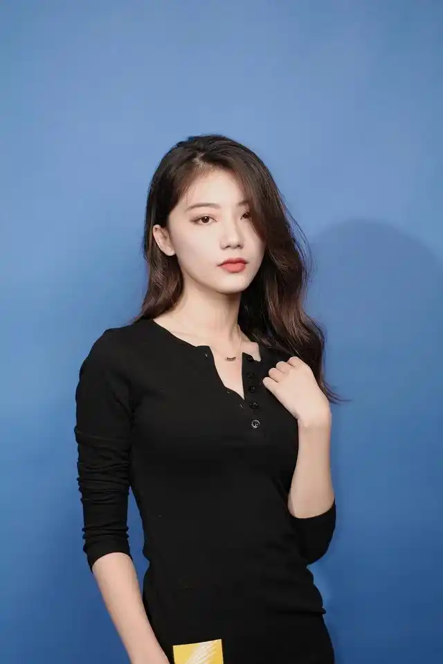 半身照拍照姿势图鉴,8个简约易学的姿势,拍照气质又上镜