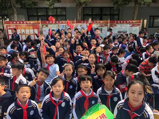 感恩父母,与爱同行——记潍坊市实验小学主题升旗仪式