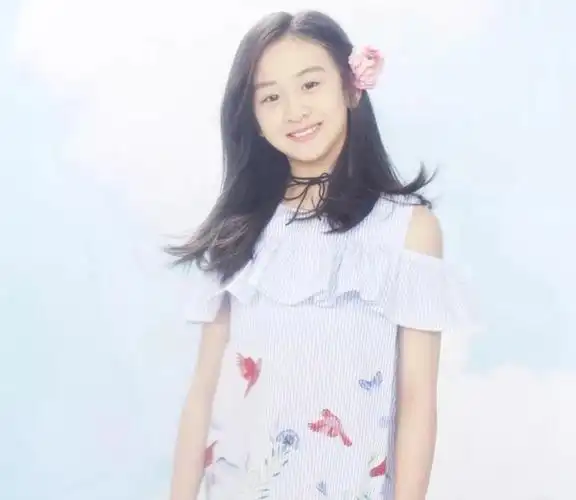 森碟越长越美了,遗传了田亮叶一茜的好基因,长发飘飘气质惊人