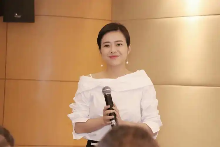 陈辰和程雷分手后大相径庭,她事业家庭双丰收,他娶小18岁娇妻_陈晨