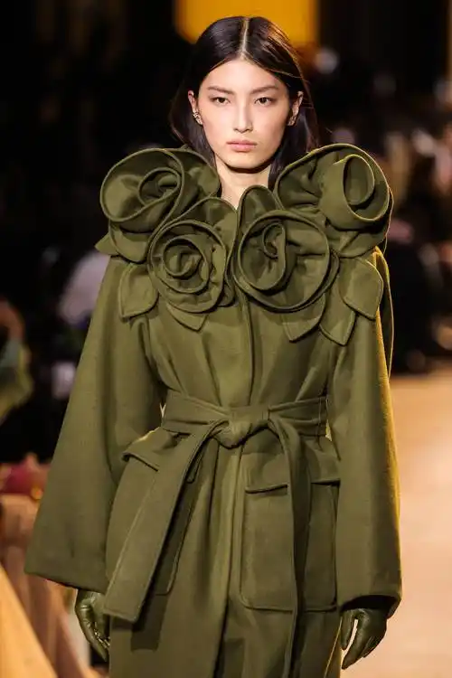 巴黎时装周eliesaab品牌时装秀