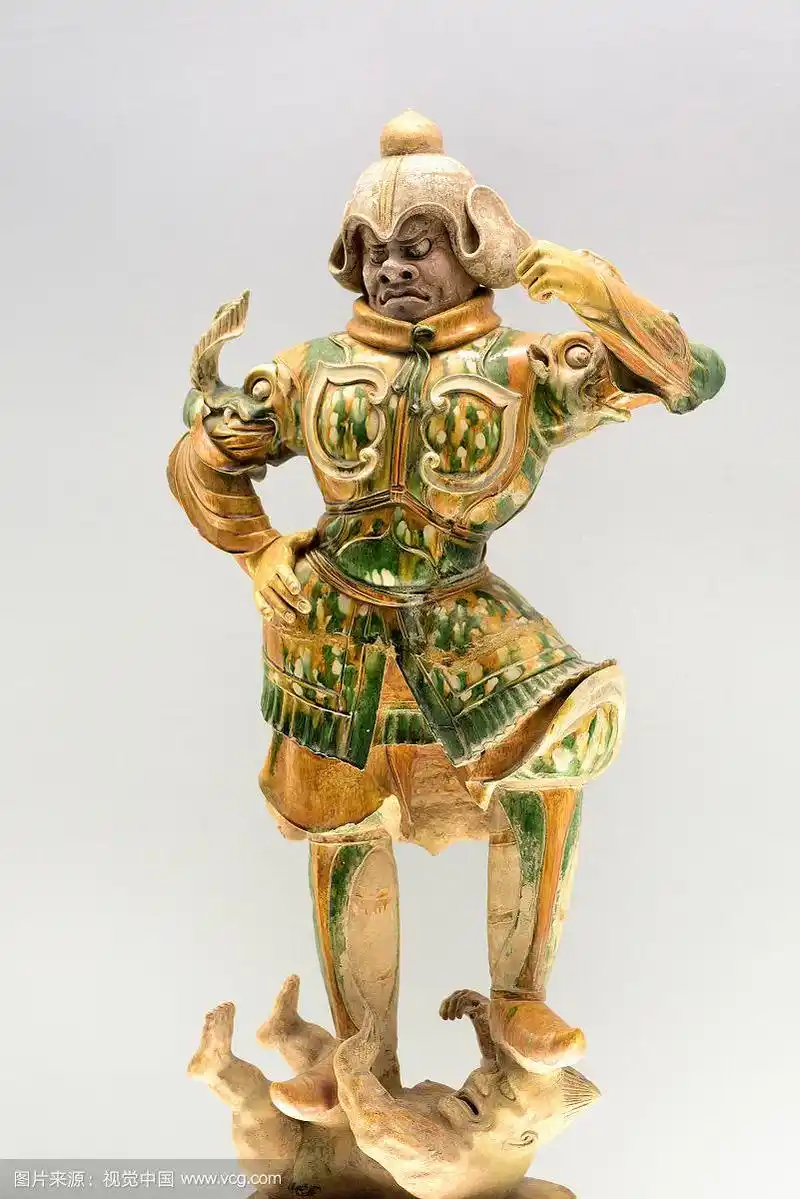 唐代唐三彩陶釉天王俑,上海博物馆藏.