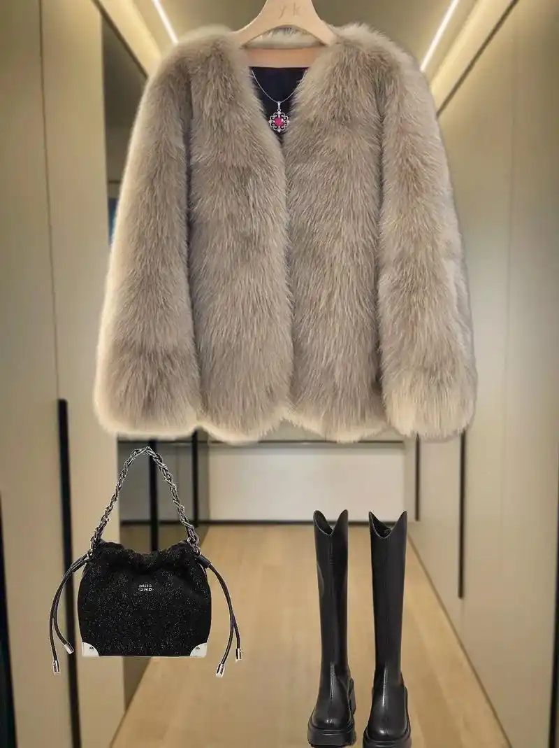 晒出你的新年战袍 #皮草显眼包 姐妹们,冬天衣柜里怎么少得 - 抖音