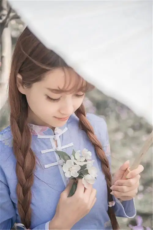 如诗一般的清秀美女