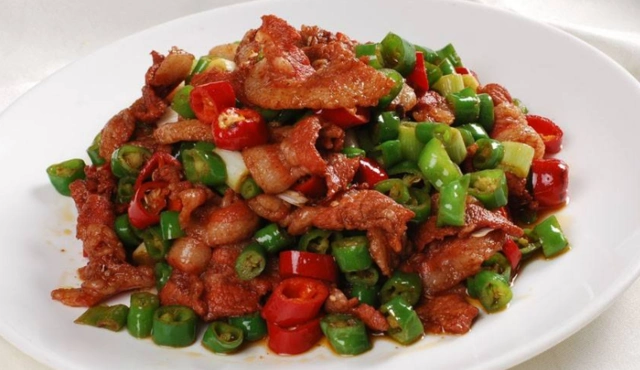 (家常小炒肉)一道简单易学又好吃的家常菜!