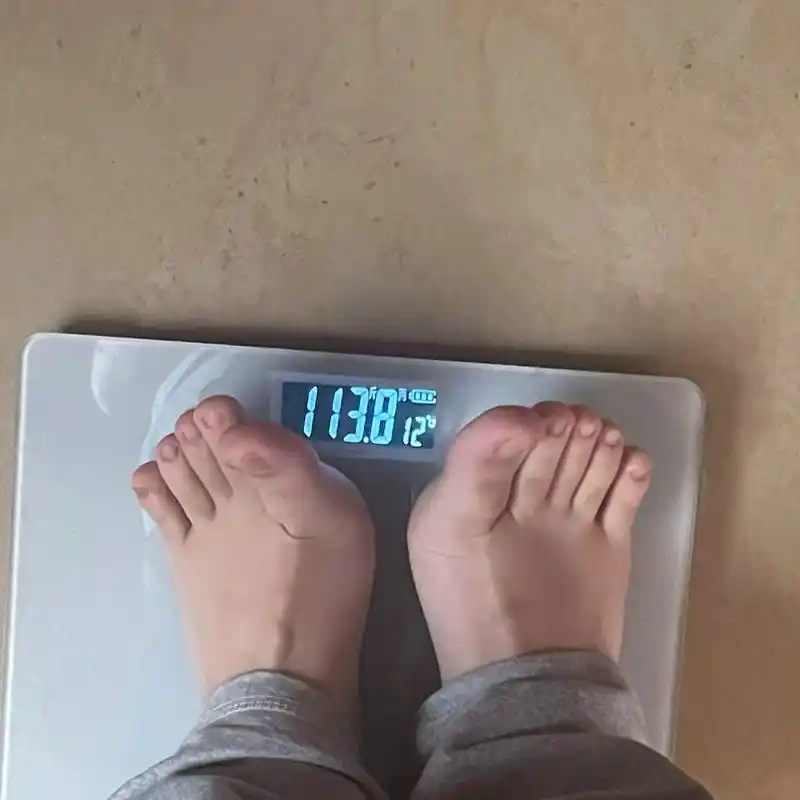 减肥第90天.今天体重113.8 穿长裤称的 早餐十点多快十 - 抖音