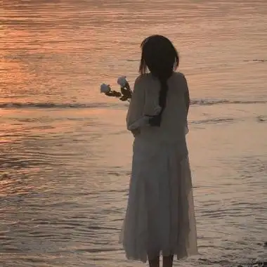 女人看大海背影照