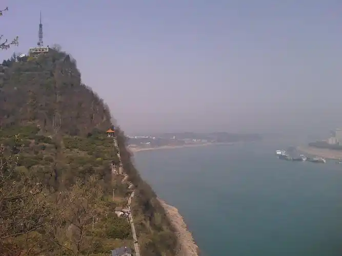 p>磨基山森林公园,地处 a target="_blank" href="/item/三峡工程