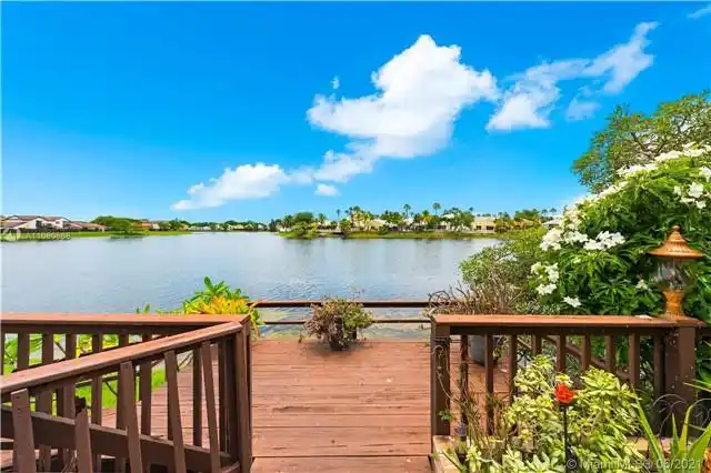 迈阿密miami精致别墅3卧25卫户外庭院露天泳池开放式设计阳光通透