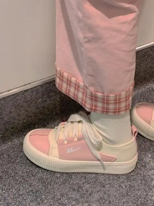 今年又流行粉色的,好看!#神仙鞋子  #最百搭的鞋  #粉色