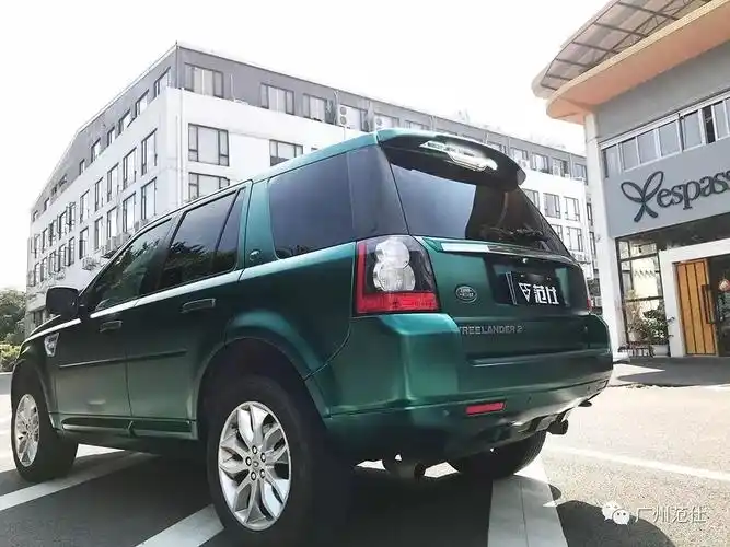 变身绿巨人!路虎神行者2安装电光金属墨绿