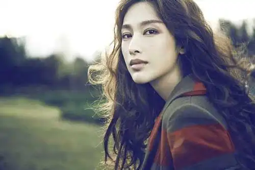 心花怒放里.徐峥和黄渤在酒吧跟一群女人跳舞的背景舞曲叫什么名字?