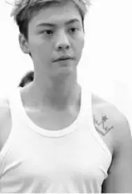 陈伟霆纹身_陈伟霆时尚纹身图片_陈伟霆身上的纹身_陈伟霆纹身图片
