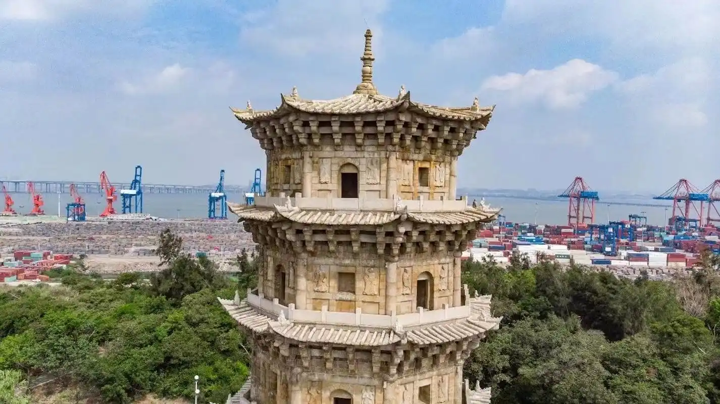 宋元泉州的代表之一石狮六胜塔 第二站六胜塔,又称万寿塔,俗称"石湖塔