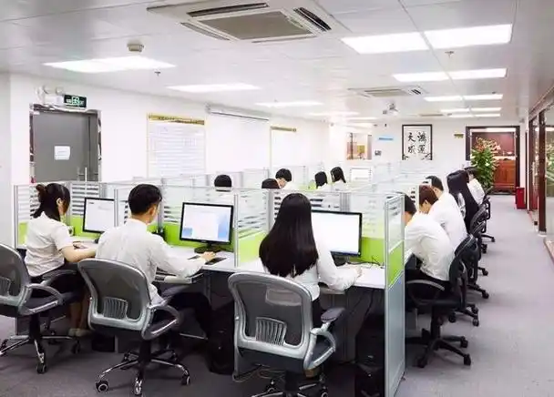 办公室的文员工作,虽然是脑力劳动者,但是并没有什么技术含量,很多