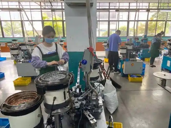 【致敬劳动者】技能人才老中青传承,杰凯拉链车间获评海宁市"工人先锋