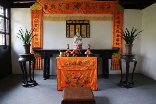 这是家中的佛堂.