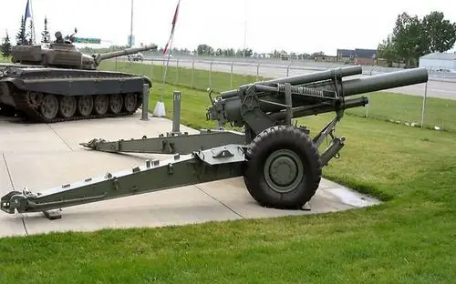 榴弹炮车闹市意外掉落