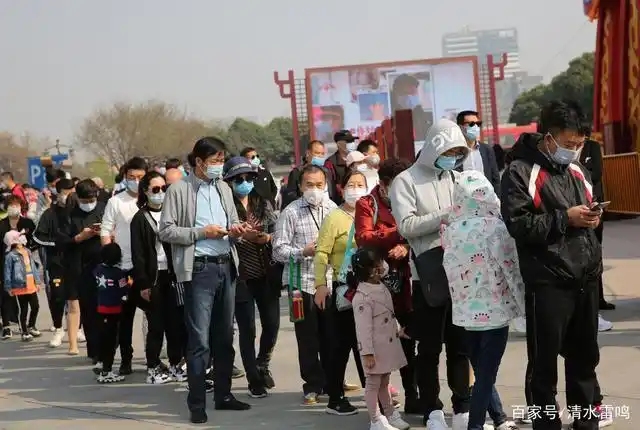大唐芙蓉园免费开放3个月,日进万人,又见人挨人排队的壮观场景
