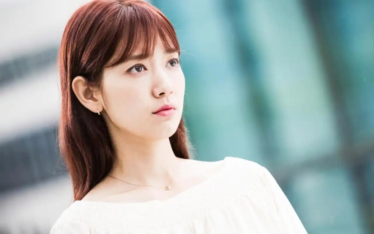 《doctors》朴信惠剧照图片桌面壁纸