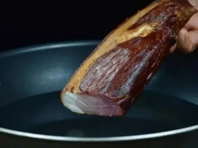 品尝彝家腊肉腊肠