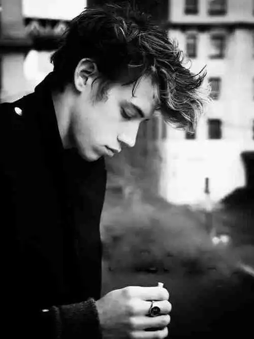 男生喝酒头像伤感女生喝酒头像|女生喝酒图片伤感|伤感头像女生冷块