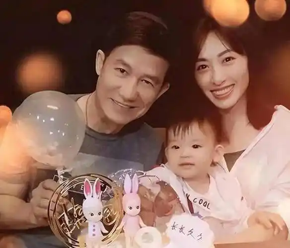 最近,电视剧《流光之下》正在热播,除了蓝盈莹,张涵予等内地演员外