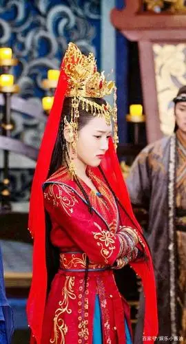 《明月照我心》"李明月"美图分享,变成白发后的她简直判若两人