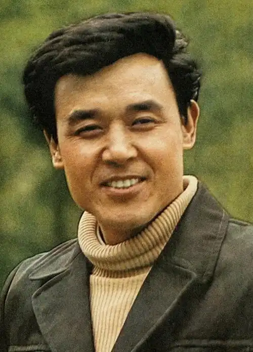 回顾达式常独宠妻子一人至今不愿买车83岁坚持拍戏令人动容