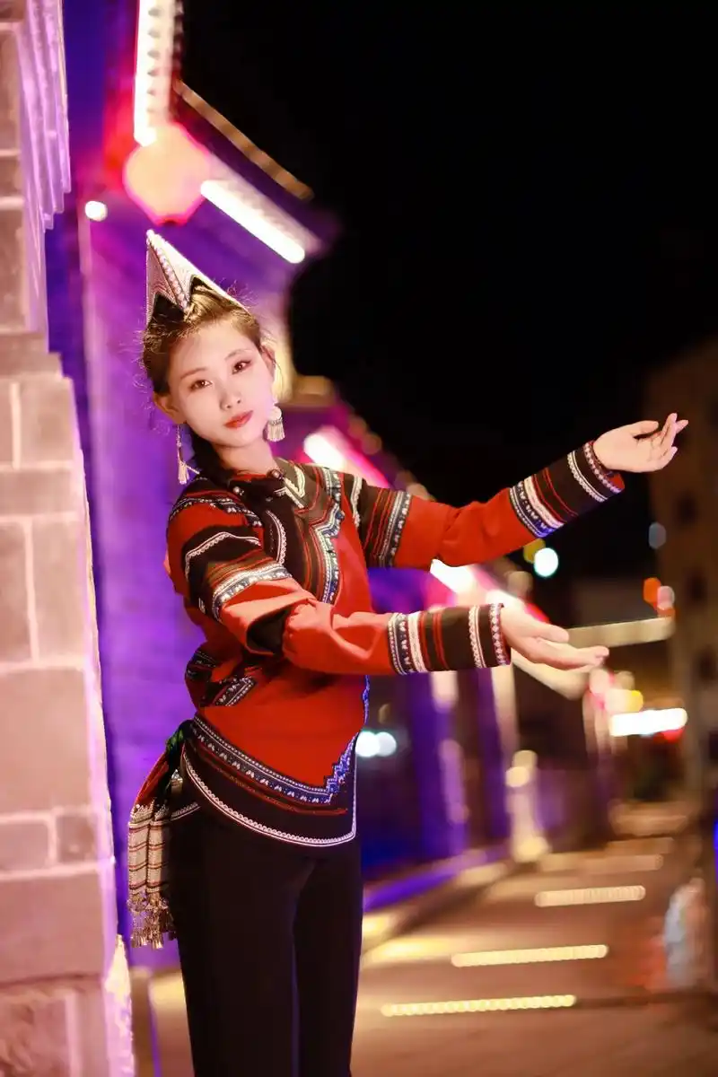 哈尼族姑娘:大山山城上的明珠.哈尼族姑娘:大山山城上的明珠 - 抖音