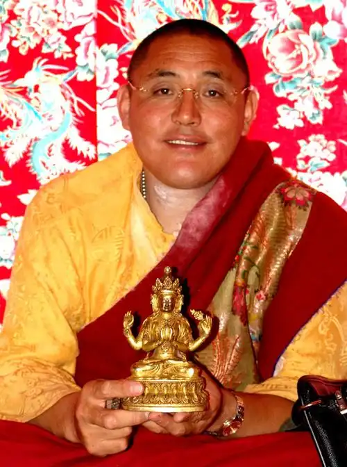 希阿荣博上师主持法会