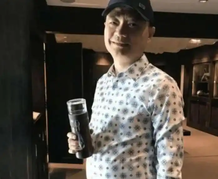 60岁崔永元近况曝光!萎靡不振疑身患抑郁,首回应穷得揭不开锅