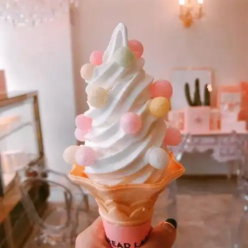 的冰激凌""也来到韩国了~这款冰激凌上有马卡龙色的小圆球~相当少女心