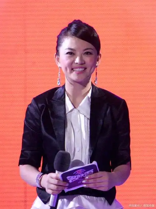 近日,知名主持人李湘在社交媒体上宣布,她将正式退休,这一消息引起了