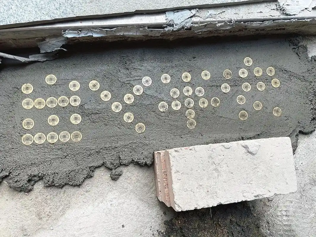 硬币位置原来有讲究9215 ☆入户门口过门石下用铜钱摆放的出入