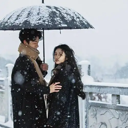 雪景情侣头像一男一女 下雪天滑雪cp情头一左一右  第16张