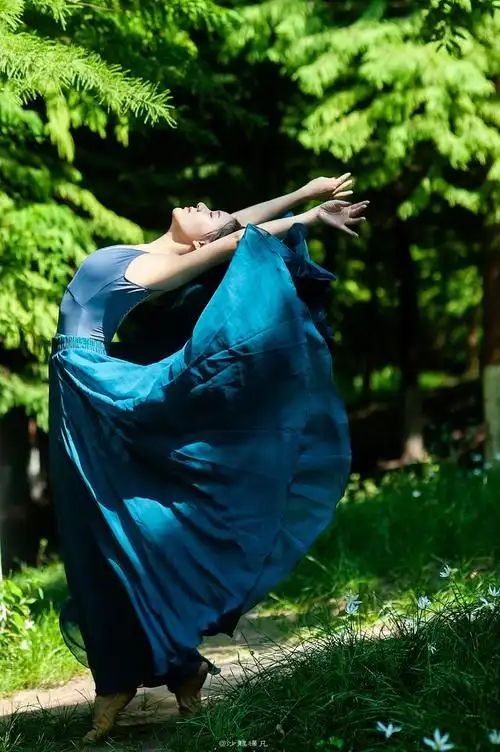 拍摄大光圈风景全身人像时,怎样设置光圈