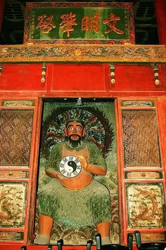 甘肃省天水市伏羲庙,特产:天水瓜瓜.广汽传祺gw8豪华七座商务车.