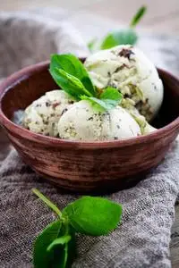 冰淇淋薄荷巧克力薄荷冰淇淋照片