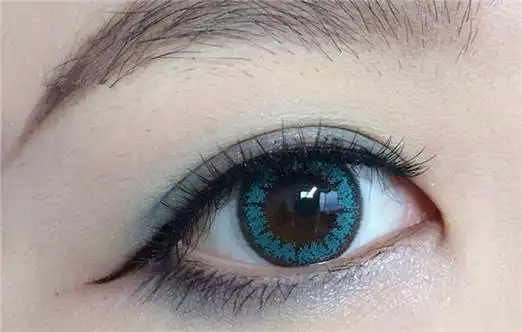 蓝色眼妆怎么画蓝色眼影也可以很日常哟