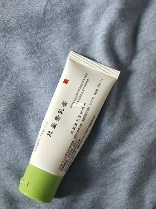 皮炎所的尿囊素乳膏