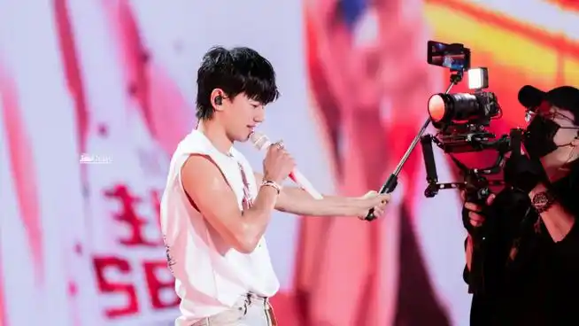 张杰骨相##张杰未live开往1982巡回演唱会