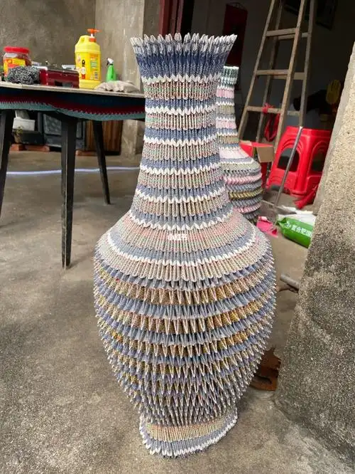 我伯母用扑克牌折出来的花瓶