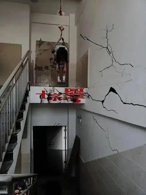 女孩自拍照发到网上,让网友p成十宗罪…有点吓人啊!