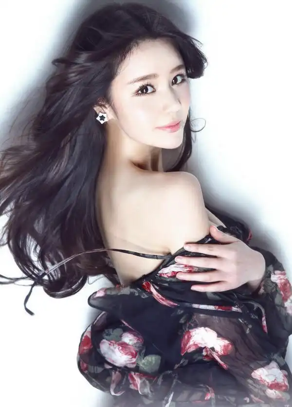 "完美曲线女孩"邱璐璠,清新不失性感,演技愈加扎实